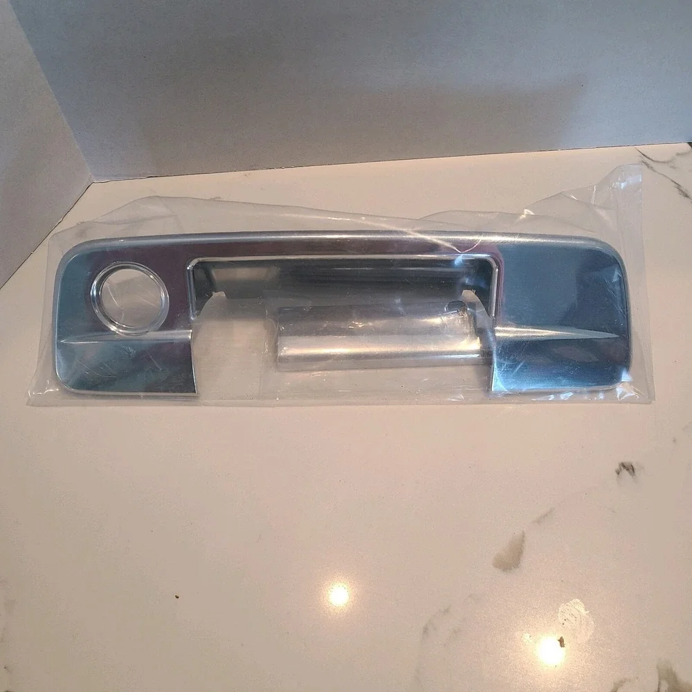 Putco 400504‎ Tailgate Handle Cover